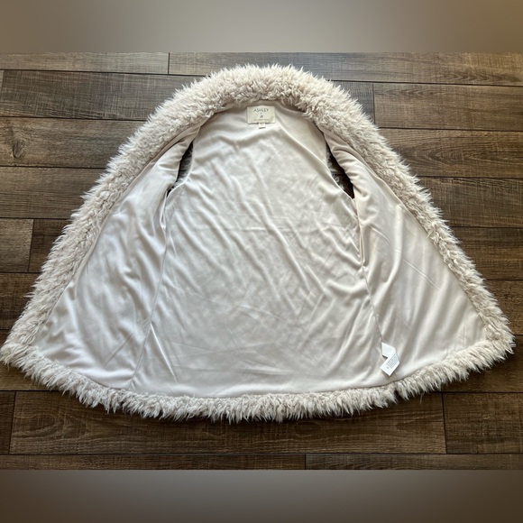 Faux Fur Vest Ashley by 26 International Women’s Large - Picture 3 of 7